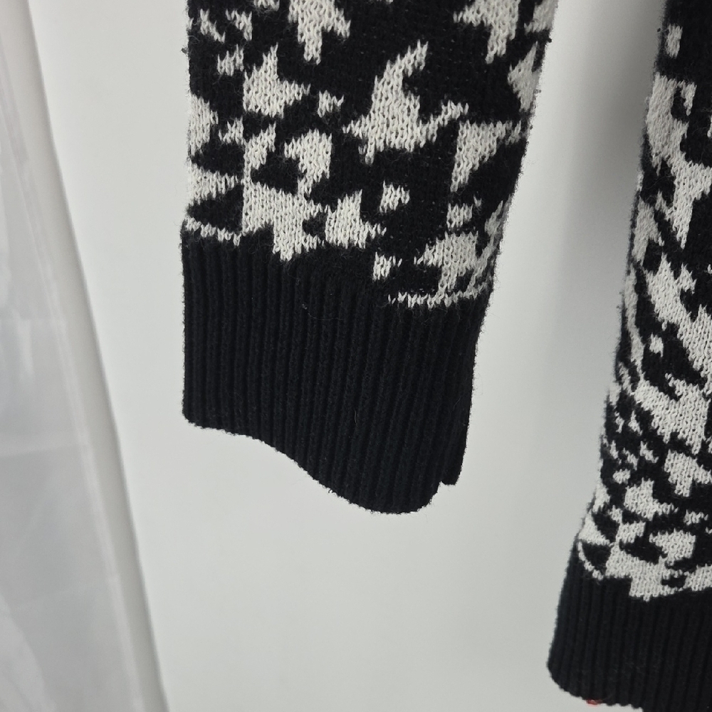 Elegant Black and White Women's Button Up Cardigan - Picture 12 of 15
